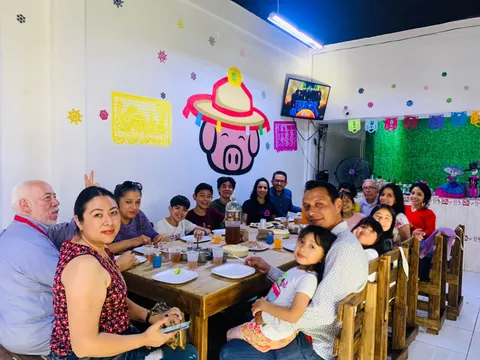 Plaza Álamos — La Pradera - Salón Familiar con Murales