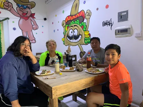 Plaza Álamos — La Pradera - Comedor y Servicio
