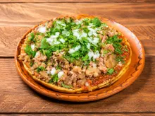 Picada Gigante de Salsa Roja